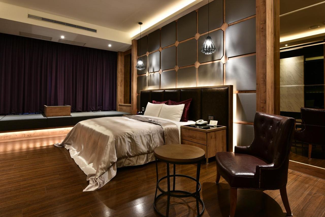 Venice Motel 台中市 エクステリア 写真
